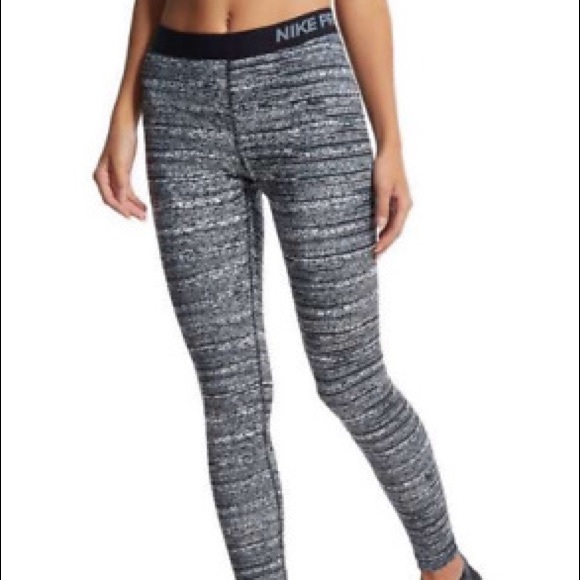 Nike Pants - NIKE PRO LEGGINGS Xs